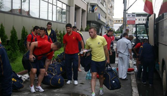 Rugbyștii români au fost nevoiți să plece la aeroportul din Lvov cu taxiurile - 97631maxim-1313924595.jpg
