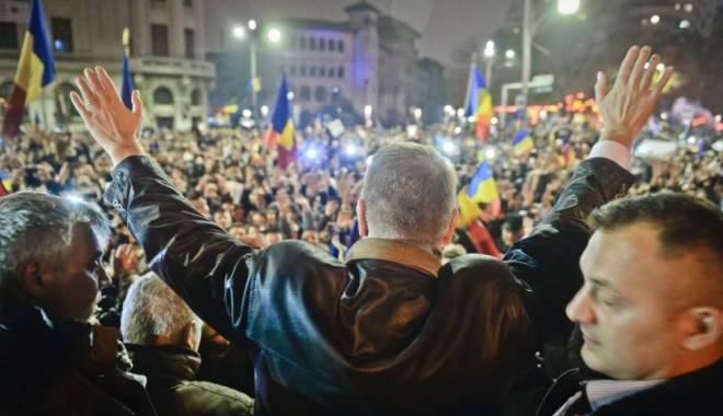 Președintele Klaus Iohannis a ajuns în Piața Universității - 978x0-1447007395.jpg