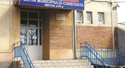 Evadare spectaculoasă din sediul poliției, pe ușa din față - 97e4ae5d9e8494f25e12117c8ca47b58.jpg