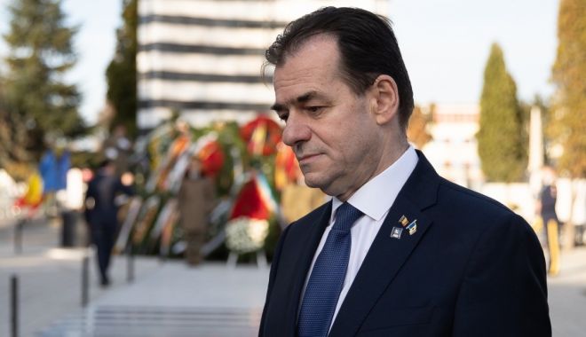 30 de ani de la Mineriada din 1990. Ludovic Orban a depus o coroană de flori în Piața Universității - 99-1592032039.jpg