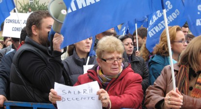 Mitingiștii Consiliului Județean și Primăriei Constanța au sărit la gâtul presei - 9a2159aab8c888c2b11c076a9a344e9a.jpg