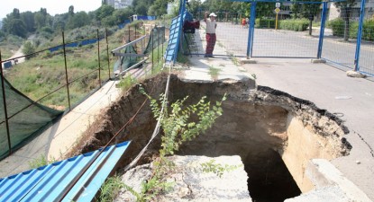 Primăria Constanța se spală pe mâini de pericolul de pe strada Traian - 9a8bf5a28220100470dfc20efcd32160.jpg