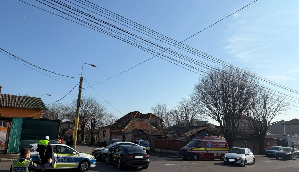 Două mașini s-au lovit într-o intersecție din municipiul Constanța