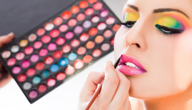 Ce cosmetice  să ai în poșeta de vacanță - 9augcosmeticevacanta-1376056388.jpg