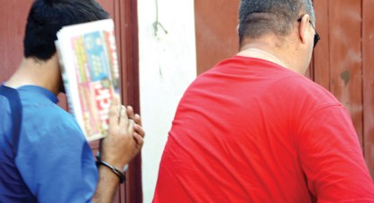 În fotografiile de la dosar se vede cât de îngrozit era copilul când mama îl abuza sexual - 9b6e0fb52eba76006d3d11ead82fad4d.jpg