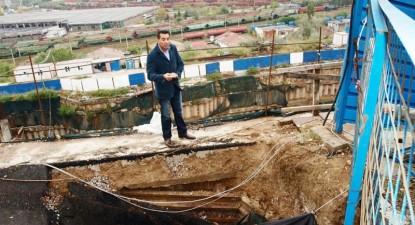 Strada Traian o ia la vale, Primăria taie iarba și cere noi expertize - 9cb7929ff532e5f8c1797664c8ccf48f.jpg