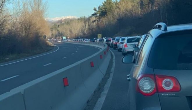 Trafic intens pe Valea Prahovei. Polițiștii recomandă rute alternative - 9da9f4c45cff4929bb823e7e09adb176-1635602305.jpg