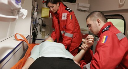Două fete, lovite de o mașină pe trecerea de pietoni - 9f4a44a16dec1a082e77acf25f2a5992.jpg