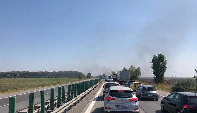Șoferi, e jale! Traficul blocat complet pe A2, sensul spre Constanța - a2blocatadeaccident-1560584655.jpg