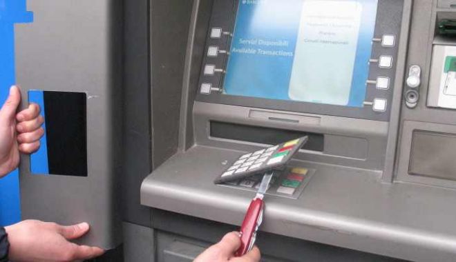 Poliția Română, avertisment pentru toți românii! ATENȚIE LA BANCOMATE! Cum verifici originalitatea tastaturii - a32dd41b57e8443b889ac29b99194acb-1525103413.jpg
