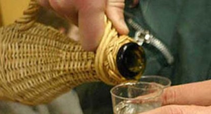 Dozator de voie bună! Ungurii au pus un automat de palincă în aeroportul din Budapesta! - a33174c0f1d72b4686ecbf0ff8318c05.jpg