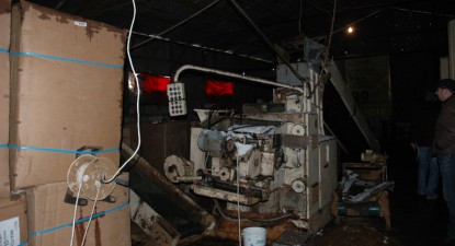 Polițiștii au confiscat 34 de tone de tutun de la fabrica ilegală de țigări - a3698e7e944317a76c50868b29c9d40d.jpg