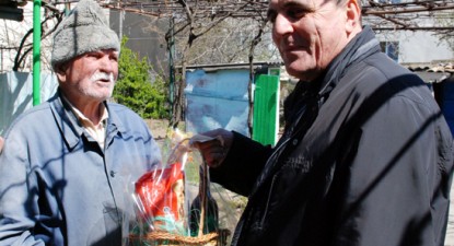 Deputatul Zanfir Iorguș a oferit daruri pascale - a48c5bcd0870f536f3963191e92fd0b6.jpg