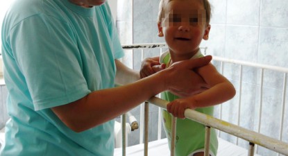 Copii pe care nu are cine să-i țină în brațe când plâng - a5184b7f699205c7098409380df094f2.jpg