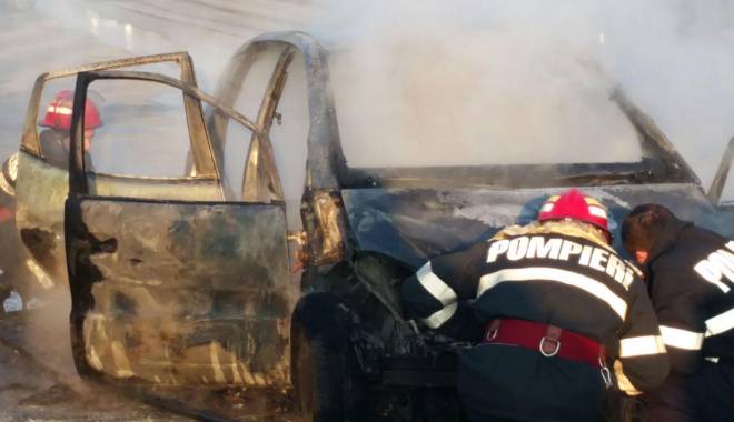 GALERIE FOTO / Mașină în flăcări, la Constanța - a6feb1d23bc14933b749f3e2d7ba5b6e-1453650478.jpg