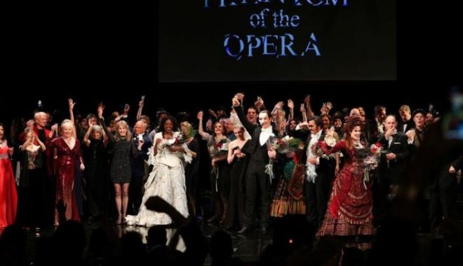 Cel mai longeviv spectacol de pe Broadway și-a luat la revedere, de la publicul american