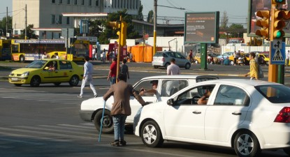 Cerșetorii fac legea pe străzile Constanței (galerie foto) - a8b32485ea3dafd7c06f87afe4f7c6d2.jpg