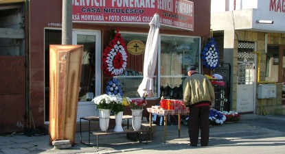 Profitul se îngroapă cu pompe funebre - a8e8283c52f354dee3fc1b25d80d8482.jpg