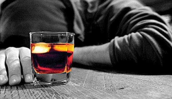 NOUL COD RUTIER / ȘOFERII SE POT URCA BĂUȚI LA VOLAN. Calculează-ți alcoolemia AICI! - aa-1381145981.jpg