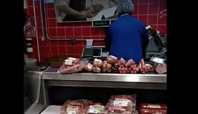 Video! O angajată a unui magazin a fost filmată în timp ce schimba etichetele cu termenul de valabilitate al produselor - aa2-1524289053.jpg