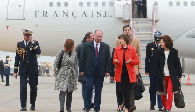 Bogdan Aurescu şi omologul francez s-au întâlnit cu prilejul escalei la Bucureşti a preşedintelui Emmanuel Macron - aaa-1680950338.jpg
