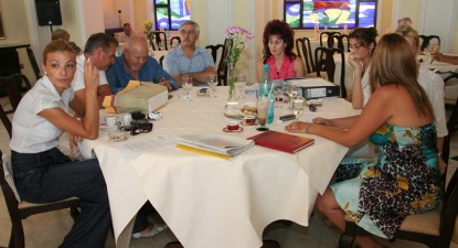 Câte 200 (!!!) de litri de carburant pe lună pentru 55 de angajați ai Primăriei - ab8f2d46d216e681d9df29b8ed1d13e8.jpg