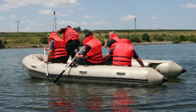 Tânăr înecat, descoperit la Mangalia - aba55cd814b7b3e9c77b685b45239ffe-1402563921.jpg