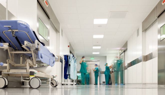 O femeie și-a abandonat intenționat băiatul de 9 ani în spital: fetița era și ea internată
