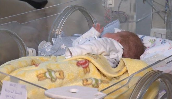 România în topul țărilor UE la numărul copiilor abandonați. Cei mai mulți dintre ei sunt părăsiți de la naștere