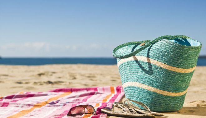 Informații de ultimă oră. Accesul în anumite zone pe plajă se va putea face, de luni, cu cearșaful - abeachtowel-1590768193.jpg