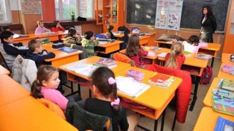 Tații, discriminați în abecedare - abecedarul19642100-1316975747.jpg