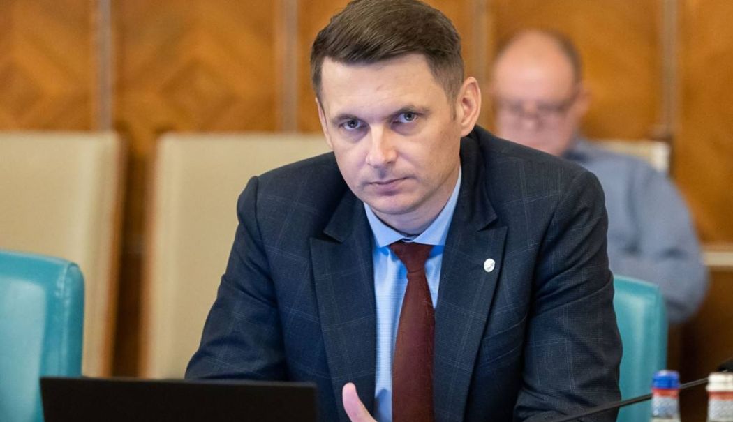 Președintele interimar al Senatului crede că moțiunea de cenzură nu are nicio șansă să treacă în Parlament - abrudean-motiune-1739539683.jpg