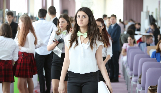 Absolvenții de liceu se pot înscrie la AJOFM pentru căutarea  unui loc de muncă - absolventi-1497185854.jpg