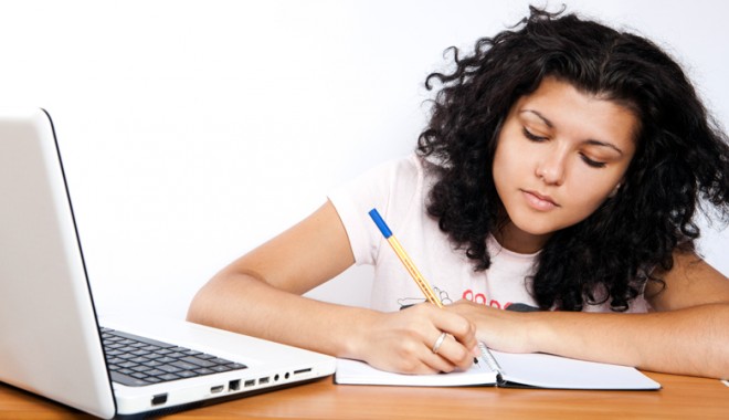 Cum îi ajută statul pe patronii care angajează picații la bac - absolventiangajati1-1373804073.jpg