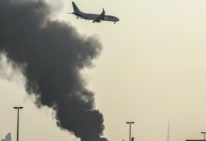 Fragmente de rachetă au ucis două persoane în Abu Dhabi în timpul conflictului cu Iranul - abu-dhabi-1774516839.webp