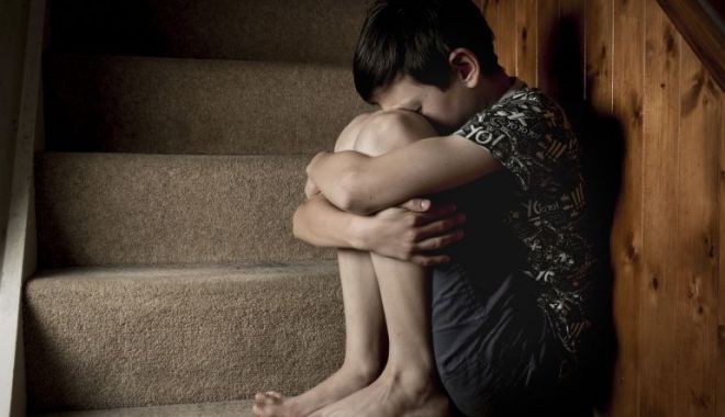 CAZ ÎNFIORĂTOR! Copil de 11 ani, OBLIGAT SĂ SE PROSTITUEZE chiar de mama sa - abuzat-1523453764.jpg