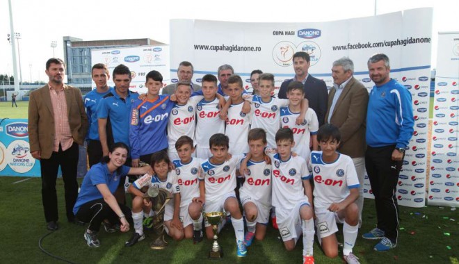 Academia Hagi va participa  la turneul mondial din Brazilia - academia-1401820411.jpg