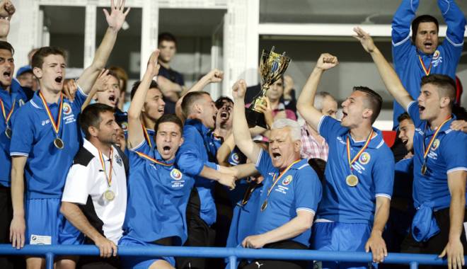 Academia Hagi, nelipsită de pe podiumul Naționalelor în 2014 - academia-1420651313.jpg