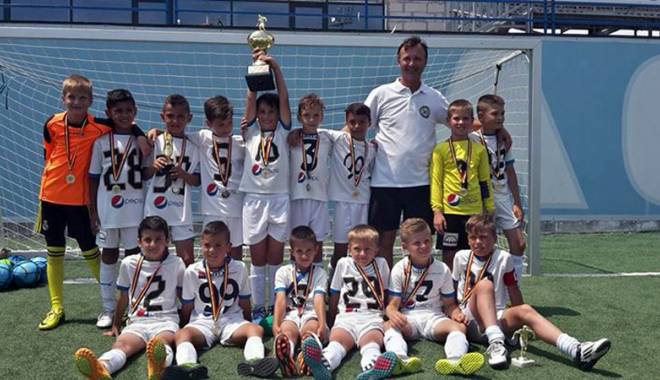 Academia Hagi, două titluri la turneul Dolphin Cup - academia-1434998158.jpg