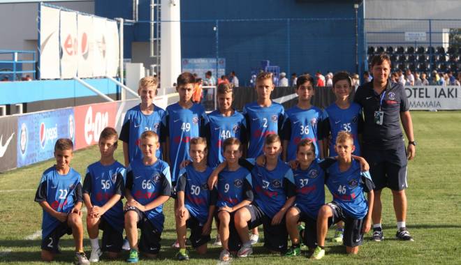 Fotbal: Academia Hagi, reprezentată de trei formații la Cupa E-ON Kinder - academia-1441613998.jpg