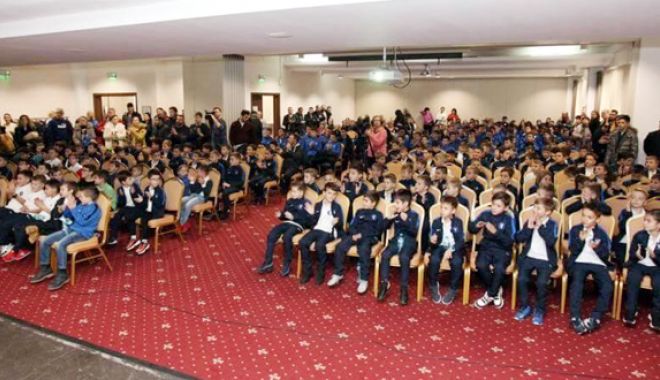Academia Hagi și-a premiat  cei mai valoroși tineri fotbaliști - academia-1544630784.jpg