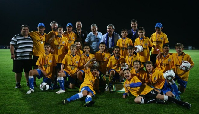 Academia Hagi, cu fiul 