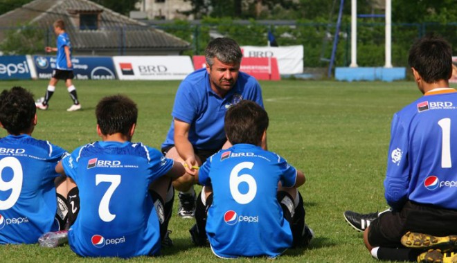 Academia Hagi vrea să 