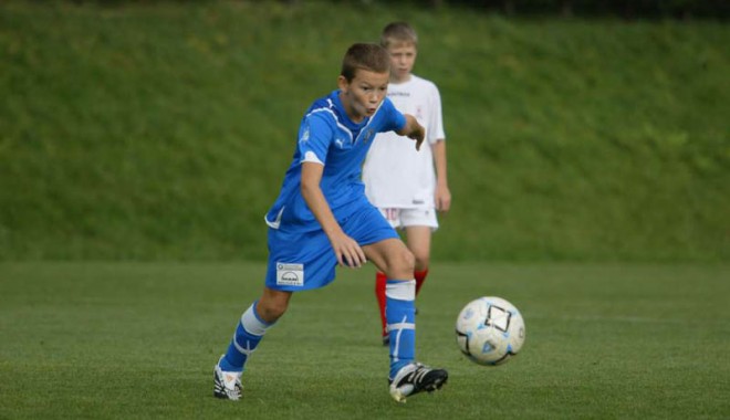 Academia Hagi 2000, în finala Ligii Campionilor Lukoil - academiahagi-1345050589.jpg