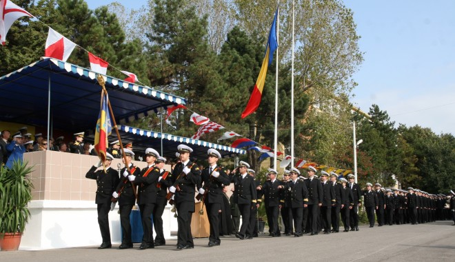 Se recrutează candidați pentru școlile militare - academiamilitaradefilare23-1333621202.jpg