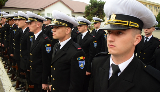 Promisiuni solemne, cu lacrimi și mândrie în suflet. Viitorii ofițeri și maiștri militari de marină au depus jurământul - academianavala6-1508860308.jpg