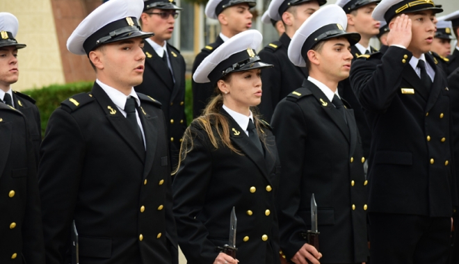 Promisiuni solemne, cu lacrimi și mândrie în suflet. Viitorii ofițeri și maiștri militari de marină au depus jurământul - academianavala61-1508860341.jpg