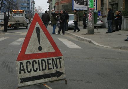 Spulberați precum popicele, pe trecerea de pietoni - acc-1316635837.jpg
