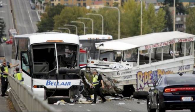 TRAGEDIE PE ȘOSEA! Un autocar cu studenți s-a ciocnit de un autobuz: PATRU morți și zeci de răniți - acc-1443163641.jpg