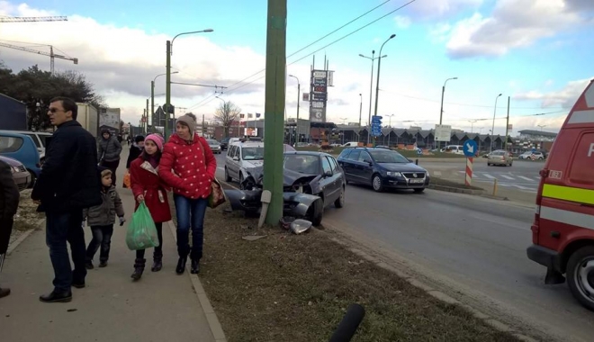Accident rutier grav! ȘOFERUL VINOVAT A FUGIT, IMEDIAT DUPĂ IMPACT! POLIȚIA NE CERE AJUTORUL - acc-1480512468.jpg